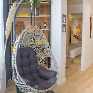  דירה Luxury 80m2 With Balcony Downtown יוון